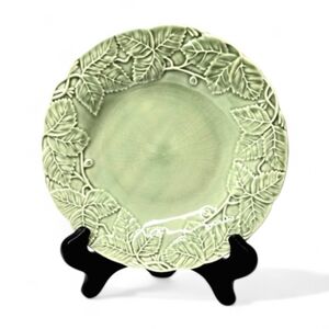 Bordallo Pinheiro Light Green 8" Dish, Strawberry Leaf.